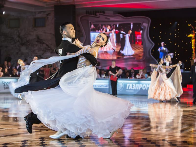 Лучшие танцевальные пары планеты будут сражаться за финал на чемпионате мира по европейским танцам в Кремле.