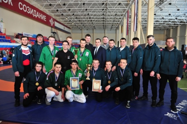 «Молодёжка ОНФ» поздравила победителей турнира по спортивной борьбе в Мордовии