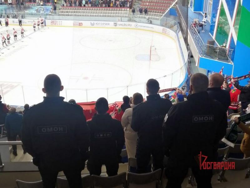 Бойцы ОМОН «Стерх» обеспечили правопорядок на матче Высшей хоккейной лиги в Югре