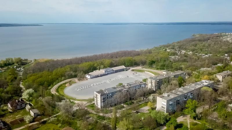 Стройінвест реконструює єдиний спорткомплекс у Верхньодніпровському районі