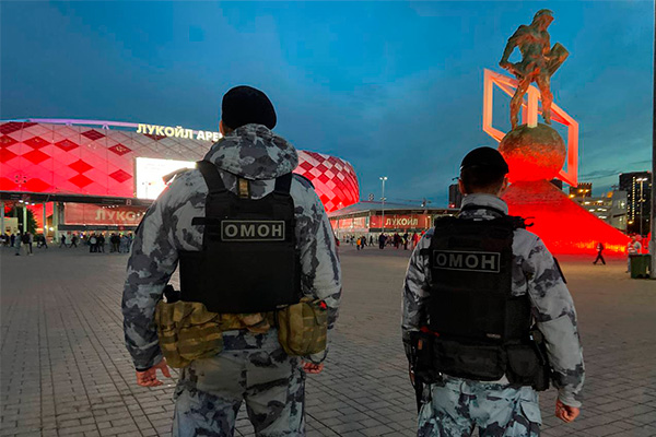 Охрану общественного порядка и безопасность на футбольном матче в Москве обеспечила Росгвардия