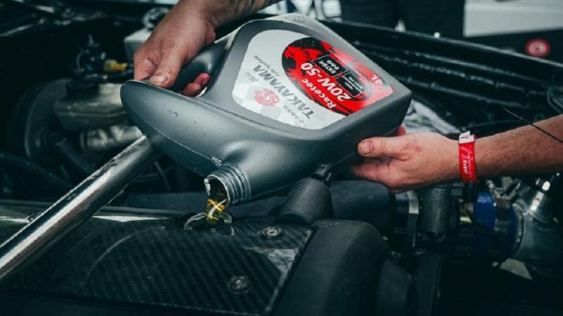 Takayama начинает продажи моторных масел Racetec 20W-50, испытанных в профессиональном автоспорте
