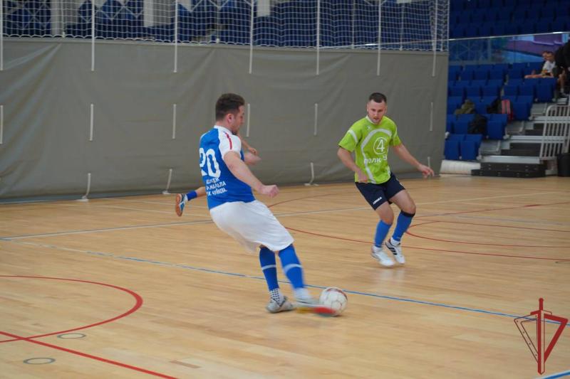 В столичном управлении вневедомственной охраны состоялся турнир по мини-футболу, посвященный памяти Героя России Антона Фарелюка