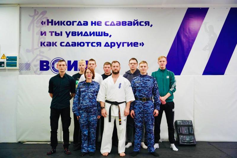 В Москве сотрудники Росгвардии приняли участие в мастер-классе с чемпионом мира по каратэ