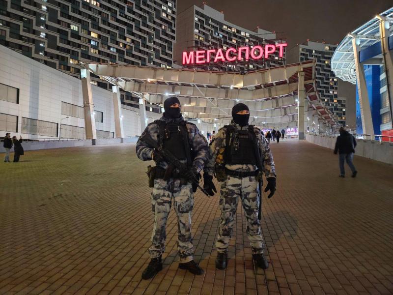 Росгвардейцы обеспечили безопасность хоккейного матча в Москве