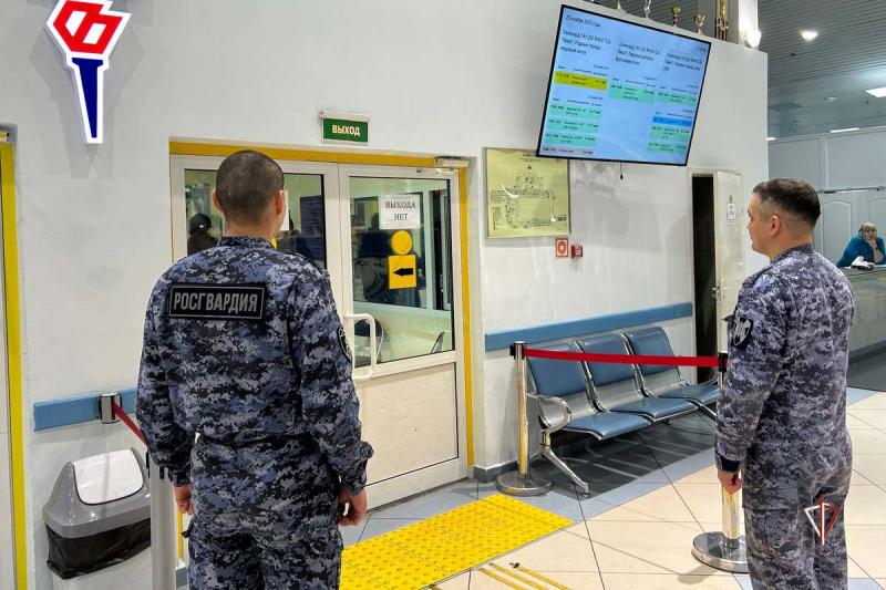 Росгвардия обеспечила охрану общественного порядка во время хоккейного матча в Салехарде